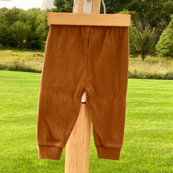 colt & filly: 6-12m organic cotton w/a touch of spandex 2-pc ribbed outfit. - Picture 5 of 7